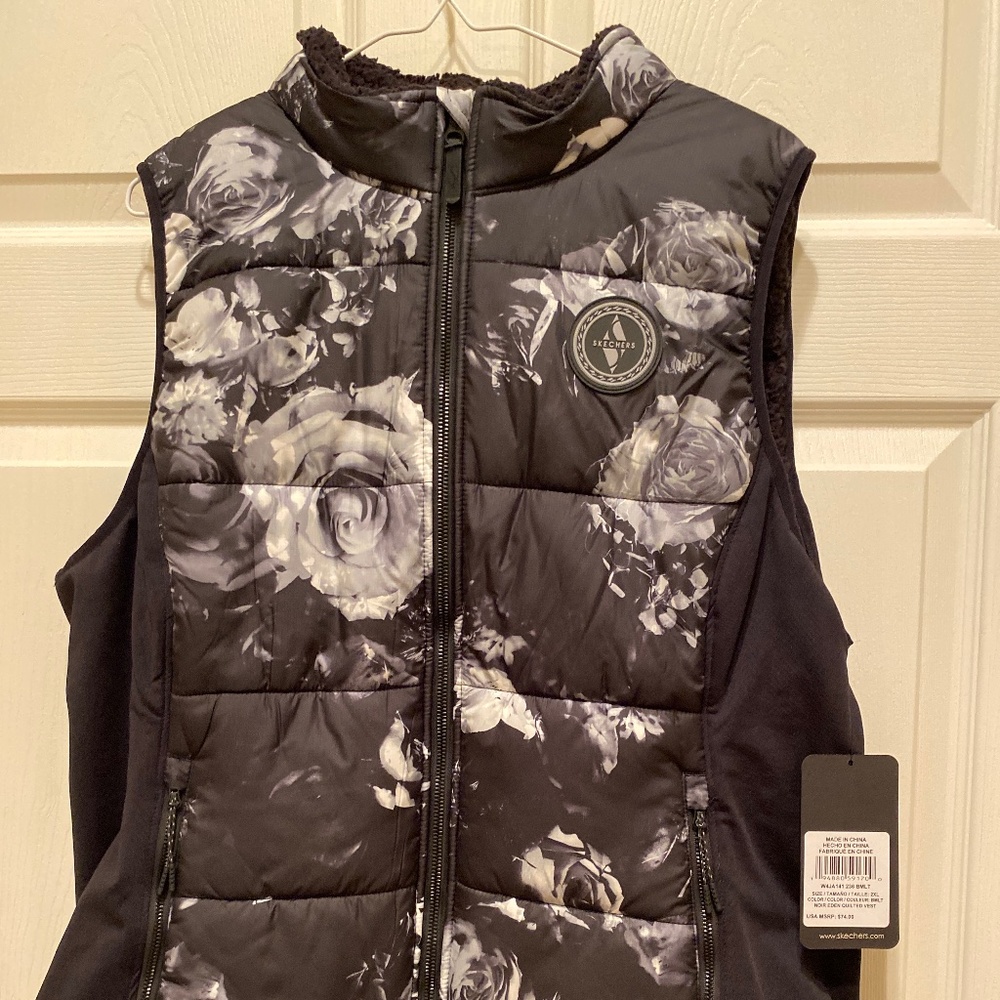 Skechers Black vest with white and gray flowers size 2xl